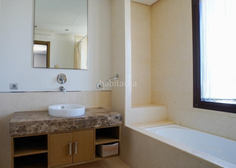 Foto 0ef603ab-7a4e-4d09-89d1-77e12b1873d3. Rent penthouse with heating parking pool in El Paraíso Benahavís