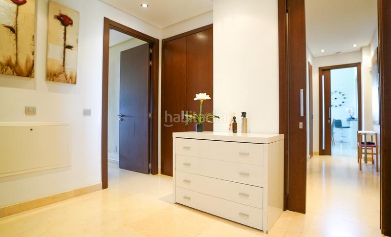 Foto 152152ed-a4bc-4671-ab75-cb840a3f2fe0. Rent penthouse with heating parking pool in El Paraíso Benahavís