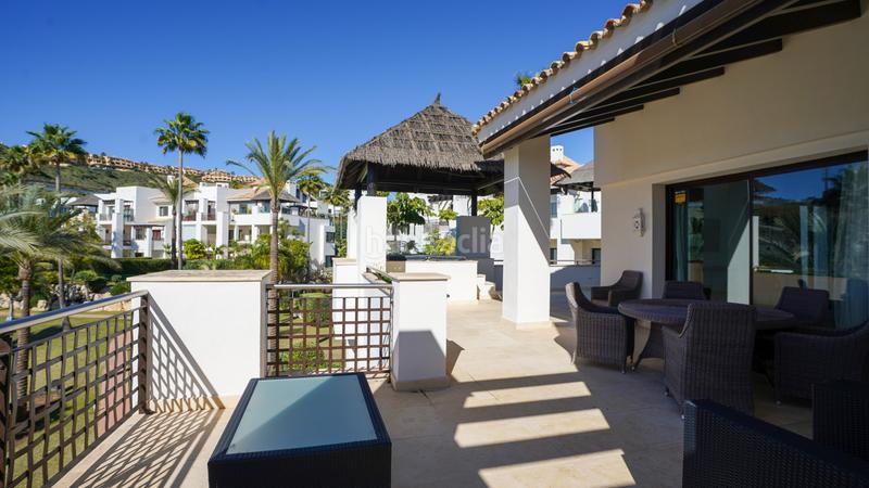 Foto 35e563a5-25b7-48d8-baf7-bfd10cf9a270. Rent penthouse with heating parking pool in El Paraíso Benahavís