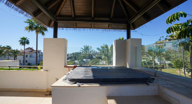 Foto 6a1a4fe6-e439-479a-9786-c42961510226. Rent penthouse with heating parking pool in El Paraíso Benahavís