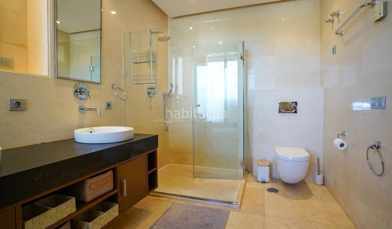 Foto 736875e3-fd72-4ccf-a281-c5d20a47d58f. Rent penthouse with heating parking pool in El Paraíso Benahavís