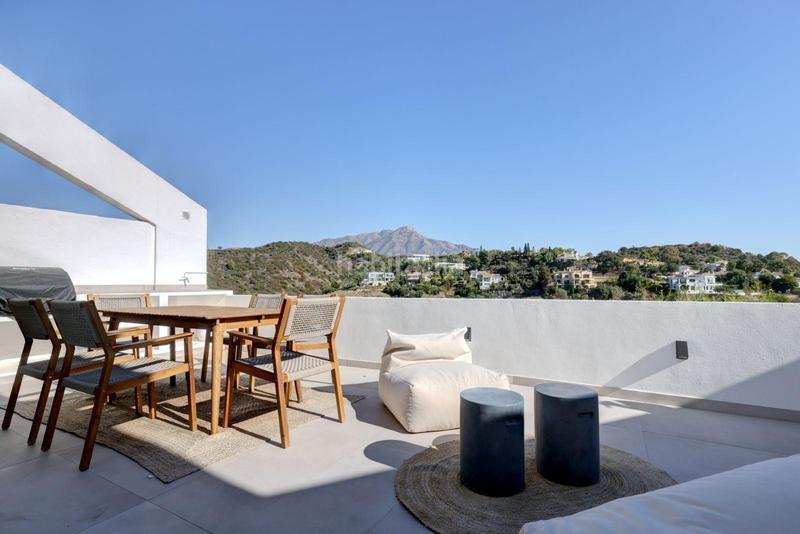 Foto c0fd3bd2-c23c-4d73-b64d-23028e056c8f. Location appartement avec chauffage parking piscine dans Benahavís