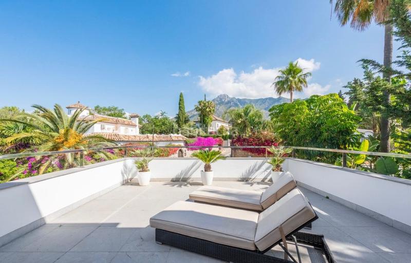 Foto fc50a806-3886-48ad-b183-11333b9a1da5. Alquiler casa villa de lujo en milla de oro nagueles en Marbella