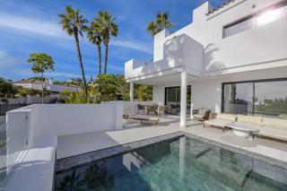 Haus in Centro. Elegante villa contemporánea con vistas al mar