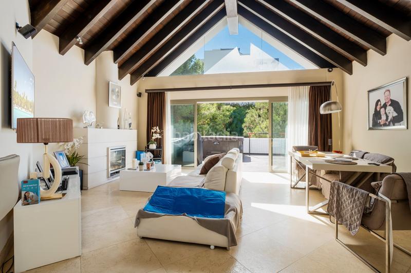 Foto 016891f8-3b93-462c-b909-5102880595f5. Ático elegante ático dúplex con vistas panorámicas en Marbella