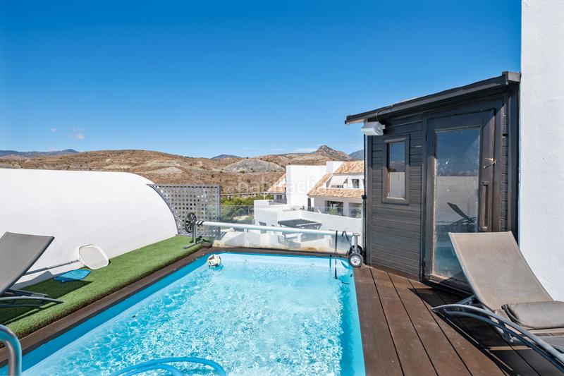 Foto 3690d648-3309-44d4-9a1d-710bdbea882c. Ático elegante ático dúplex con vistas panorámicas en Marbella