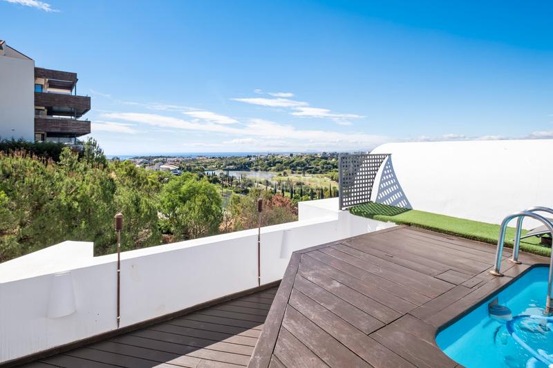 Foto 9ee85cf1-515d-4f0a-b814-b3dc07ec54d1. Ático elegante ático dúplex con vistas panorámicas en Marbella
