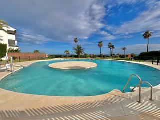 Appartement in El Faro de Calaburra - Chaparral. Exclusivo apartamento en primera línea de playa con vistas panor