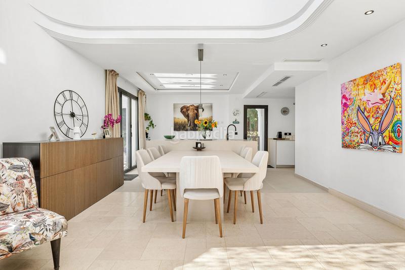 Foto 8b4d6529-417e-4633-acf6-b34670698f02. Casa elegante villa en primera línea de golf con vistas espectaculares en nueva andalucía en Marbella