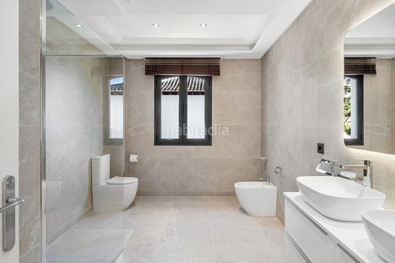 Foto e559a6b2-b100-429a-af66-292638ca1658. Casa elegante villa en primera línea de golf con vistas espectaculares en nueva andalucía en Marbella