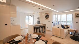 Apartamento en Nueva Andalucía centro. Apartamento totalmente reformado de 2 dormitorios con vistas imp