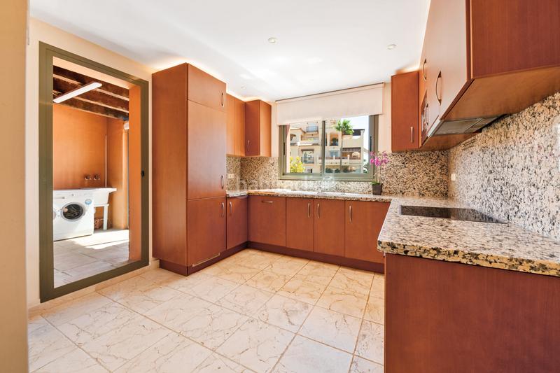 Foto 910d7d5a-feb3-441f-bb02-0834d29b8f66. Attico con parcheggio piscina in Benahavís pueblo Benahavís