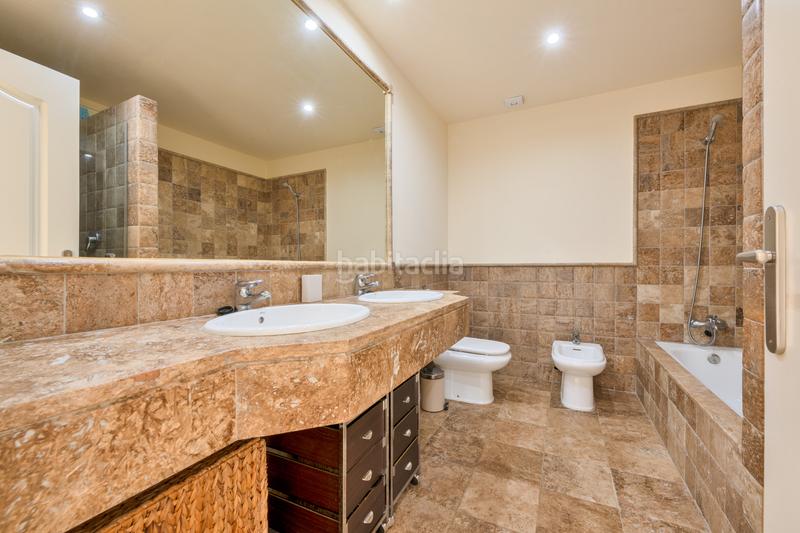 Foto b02f0cae-6fa2-4d26-b294-263679ba7fb3. Attico con parcheggio piscina in Benahavís pueblo Benahavís