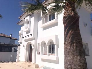 Maison à Puerto Banús. Villa en venta en marbella  puerto banus, marbella