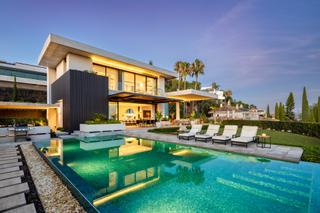 Casa en Benahavís pueblo. Casa de diseño excepcional con vistas panorámicas y amenidades d