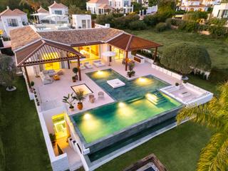 Casa en Casco Antiguo. Exquisita villa en primera línea de golf con vistas impresionant