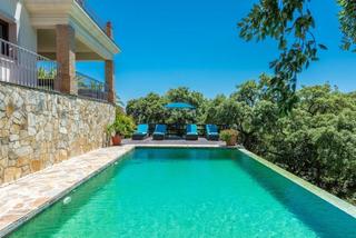 Casa en Centro. Villa con piscina infinity, vistas impresionantes y retiro tranq