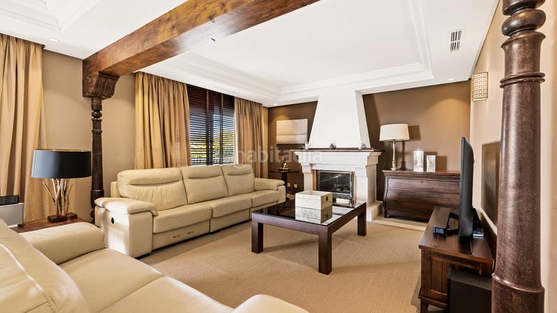 Foto e9501425-3b69-4189-9fdd-41b06ad50ca2. Haus mit parking pool in Benahavís pueblo Benahavís