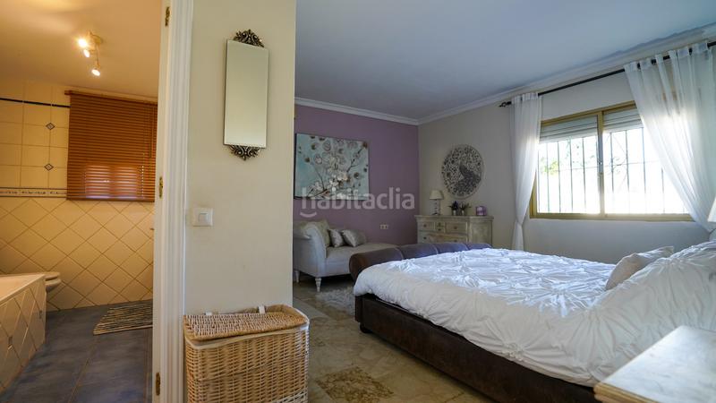 Foto 3bb4a84f-5e6f-405e-8392-30826ed3ea9a. Casa encantadora villa con piscina privada y amplios jardines en Marbella