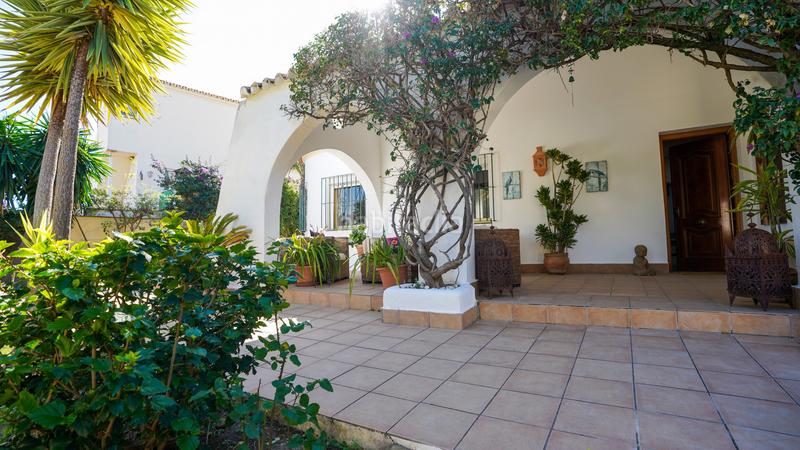 Foto 9073ac17-f7d3-4f1d-a1a7-dfd625aca33f. Casa encantadora villa con piscina privada y amplios jardines en Marbella