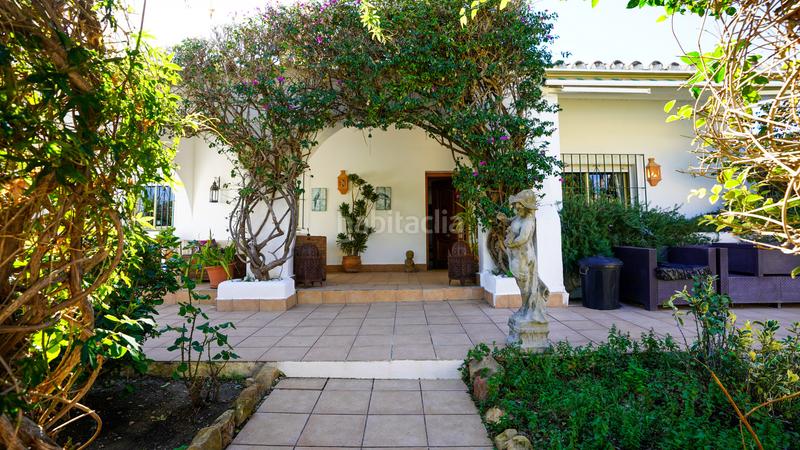 Foto d2b17726-10a8-4ff6-bd28-19a6f646c511. Casa encantadora villa con piscina privada y amplios jardines en Marbella