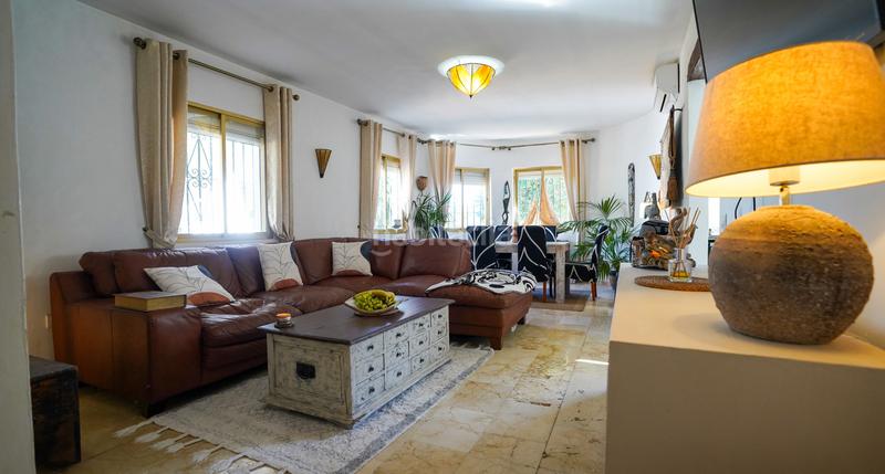 Foto e1c2bbb7-1d1a-43be-b31e-7f36d303e782. Casa encantadora villa con piscina privada y amplios jardines en Marbella