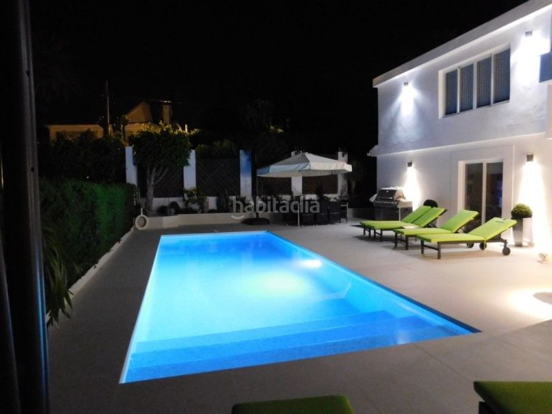 Foto c091a7c8-7cf3-46c2-8c2b-263fc01efa92. Casa amb aparcament piscina a Casco Antiguo Marbella