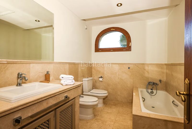 Foto b50cebdd-4506-4f28-885f-306847262a27. Lloguer casa amb calefacció aparcament piscina a Sotogrande