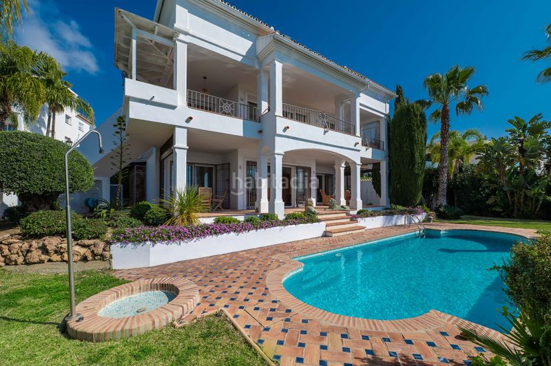 Foto b64fcb95-b8fe-4616-86e8-2d4c285cece1. Casa amb aparcament piscina a Casco Antiguo Marbella