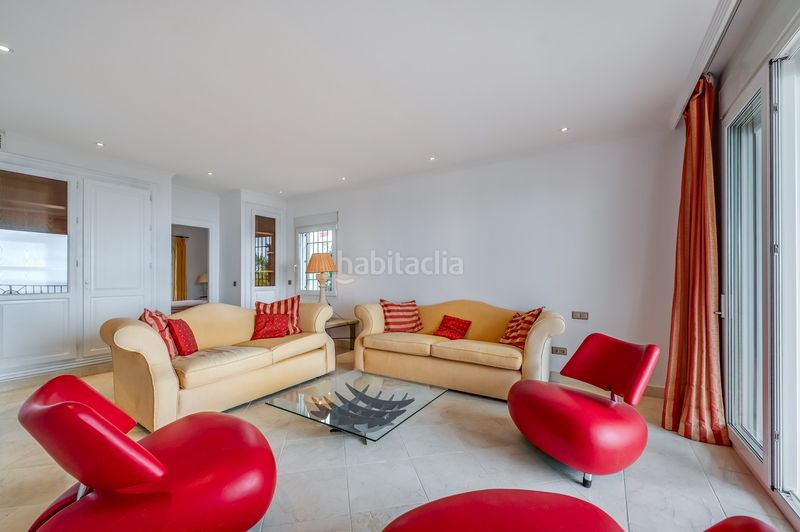 Foto ba6cd892-2b5b-40b0-8dac-c086bbbca916. Casa amb aparcament piscina a Casco Antiguo Marbella