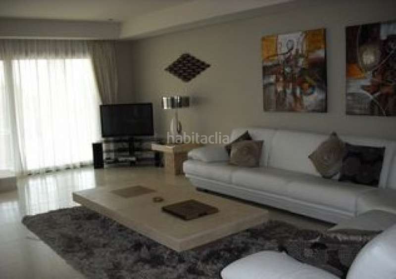 Foto 5be5d465-f8f8-4a12-a373-d714c4dde93b. Casa amb aparcament piscina a Casco Antiguo Marbella