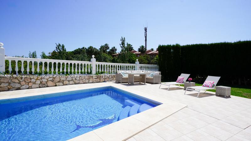 Foto 17aaa2ba-9f50-4f80-8cca-8ac3b94b0ab3. Location maison avec parking piscine dans El Faro de Calaburra - Chaparral Mijas