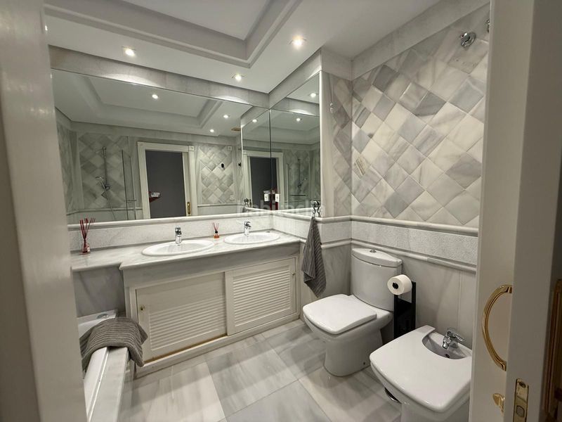 Foto 7508dbbc-8da3-458f-91d1-fd26ee0212f0. Miete appartement mit parking pool in La Carolina - Guadalpín Marbella