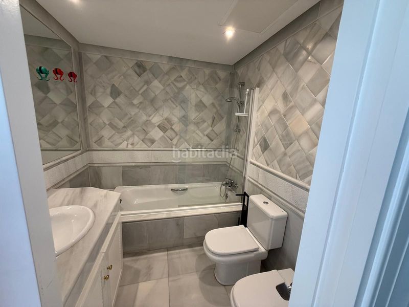 Foto bed2a25a-709a-4fbc-8213-425302b6b955. Miete appartement mit parking pool in La Carolina - Guadalpín Marbella