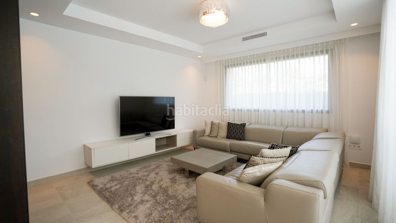Foto 1733bef5-5ccd-4511-95e2-8b00fd8b92d7. Alquiler casa villa de lujo de cinco dormitorios con piscina privada en alquiler a largo plazo en Estepona