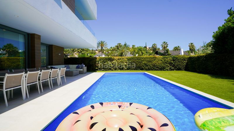 Foto 57da3270-a70d-46eb-b7bc-73a8020b4b74. Alquiler casa villa de lujo de cinco dormitorios con piscina privada en alquiler a largo plazo en Estepona