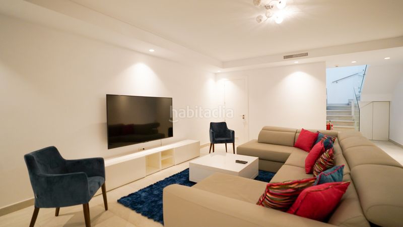 Foto 726a854c-97cf-416c-b0d3-be8b3b55de7b. Alquiler casa villa de lujo de cinco dormitorios con piscina privada en alquiler a largo plazo en Estepona