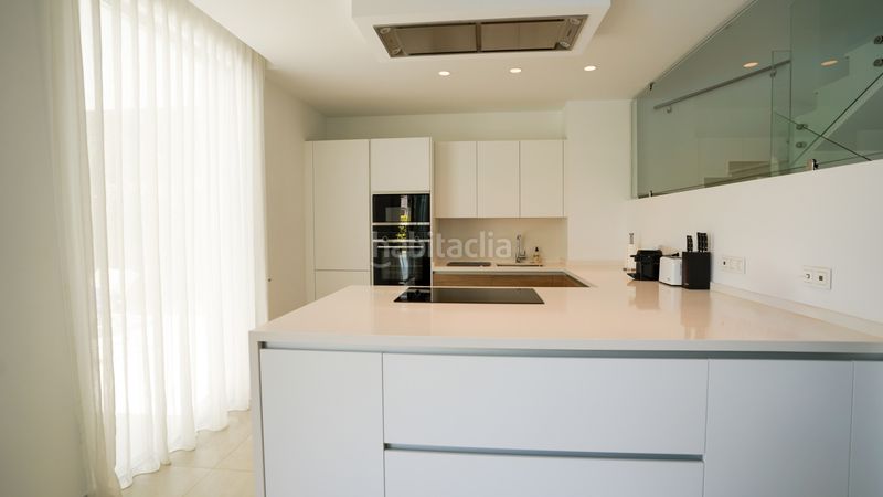 Foto 819ffa90-50ac-417f-9358-512111e1e1e0. Alquiler casa villa de lujo de cinco dormitorios con piscina privada en alquiler a largo plazo en Estepona