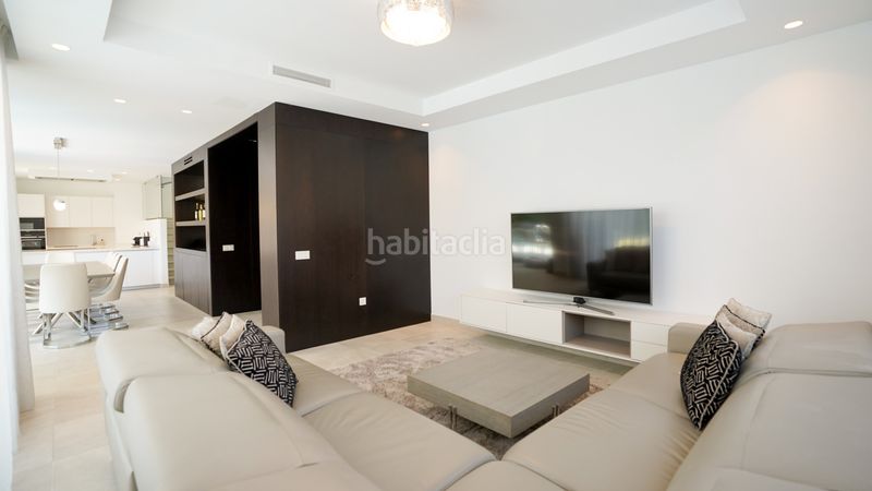 Foto b832d54b-6f90-4954-8de0-224106fe31a4. Alquiler casa villa de lujo de cinco dormitorios con piscina privada en alquiler a largo plazo en Estepona