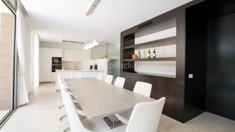 Foto dbad9567-852d-4133-b39d-6c92842d00b9. Alquiler casa villa de lujo de cinco dormitorios con piscina privada en alquiler a largo plazo en Estepona
