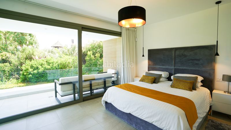 Foto e5a7b1e2-f745-4857-b9ee-7d6e20fceaab. Alquiler casa villa de lujo de cinco dormitorios con piscina privada en alquiler a largo plazo en Estepona