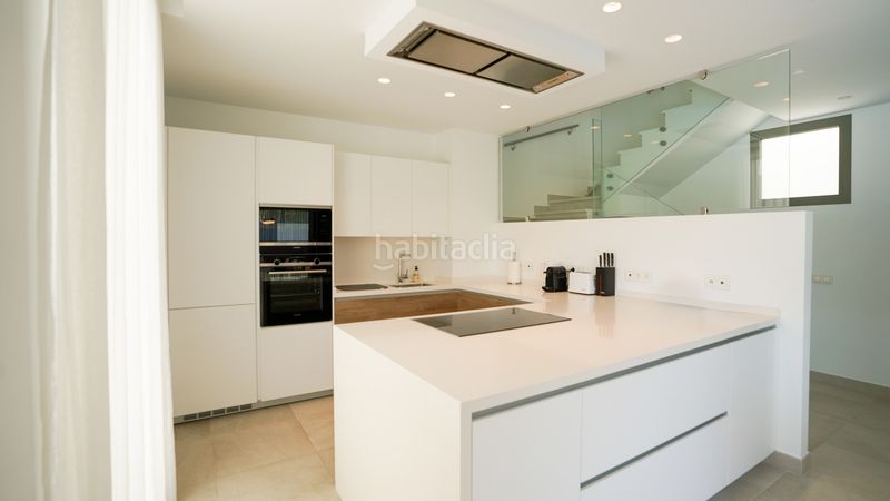 Foto ee9c4384-bf4b-49b7-8d58-0e39b3c129fd. Alquiler casa villa de lujo de cinco dormitorios con piscina privada en alquiler a largo plazo en Estepona