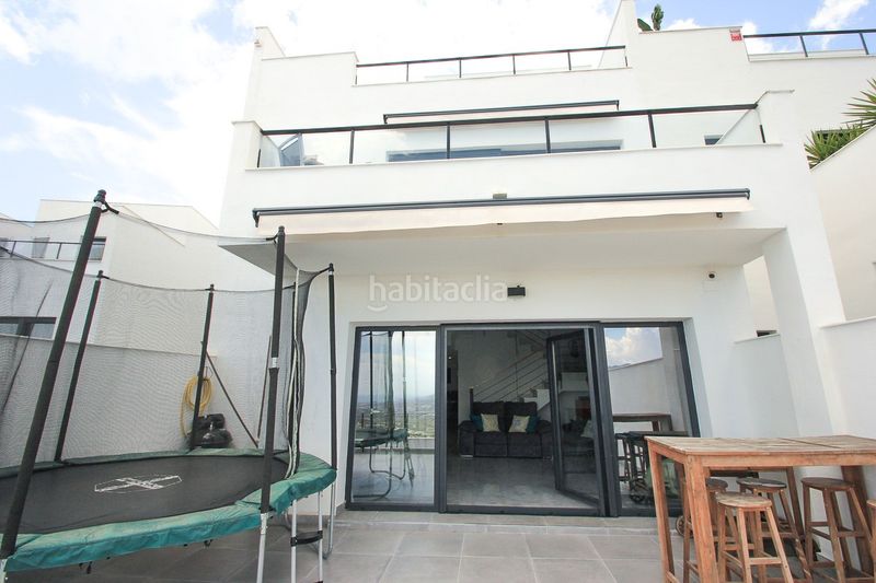 Foto 451d4174-d5cc-4573-ade0-57ca622ec7b6. Miete reihenhaus mit parking pool in Santa María Marbella