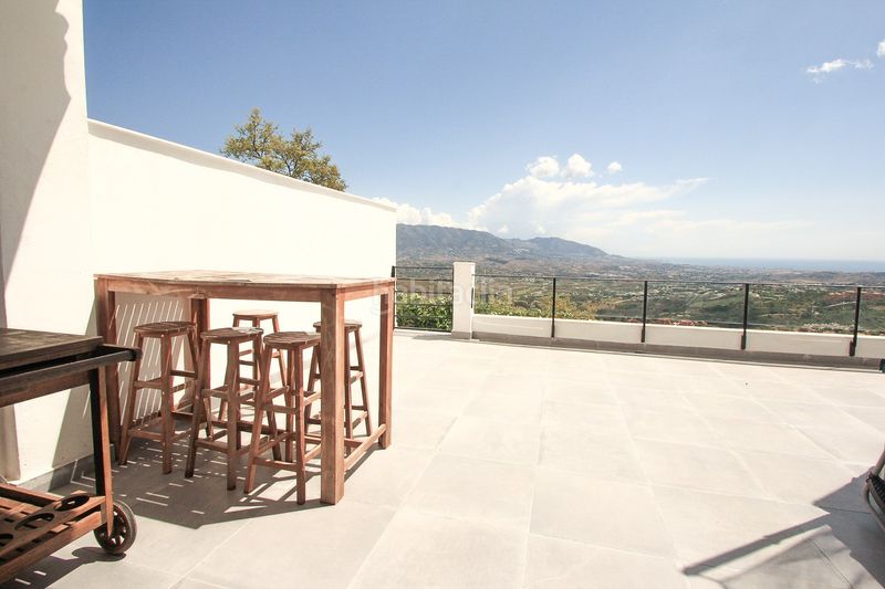 Foto 4b1fa3dd-ff9a-4ea7-bb4b-6d11d89fd8d0. Miete reihenhaus mit parking pool in Santa María Marbella