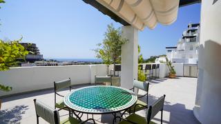 Apartamento en Benahavís pueblo. Apartamento con vistas panorámicas al mar y amplia terraza en la