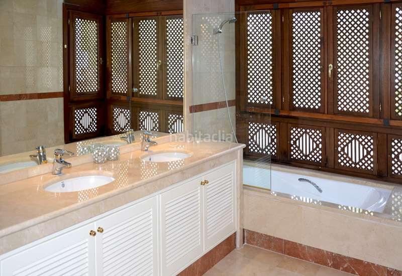 Foto 3e9ea3e2-8c07-4f7d-bac3-4cf0cdf2a881. Attico con parcheggio piscina in Puerto Banús Marbella