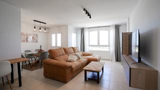 Lloguer Apartament a Nueva Andalucía centro. Exclusivo apartamento de 3 dormitorios con vistas al mar y ubica