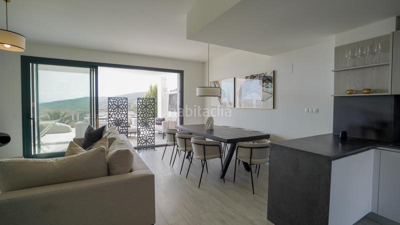 Foto 068ec320-fa6e-40f2-bc27-e2079f375dc8. Casa estilosa casa adosada de 3 dormitorios con jacuzzi en la azotea y vistas panorámicas al mar en Marbella