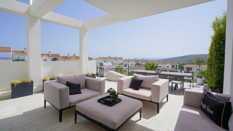 Foto 4bc14d3e-64d1-45e7-8abc-20560a4b397c. Casa estilosa casa adosada de 3 dormitorios con jacuzzi en la azotea y vistas panorámicas al mar en Marbella