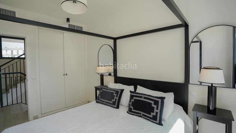 Foto b5165ef1-eaa6-4f81-9776-86250f48dd1a. Casa estilosa casa adosada de 3 dormitorios con jacuzzi en la azotea y vistas panorámicas al mar en Marbella